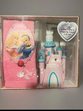 Disney Princess Lotion pump and finger tip towel gift set NIB